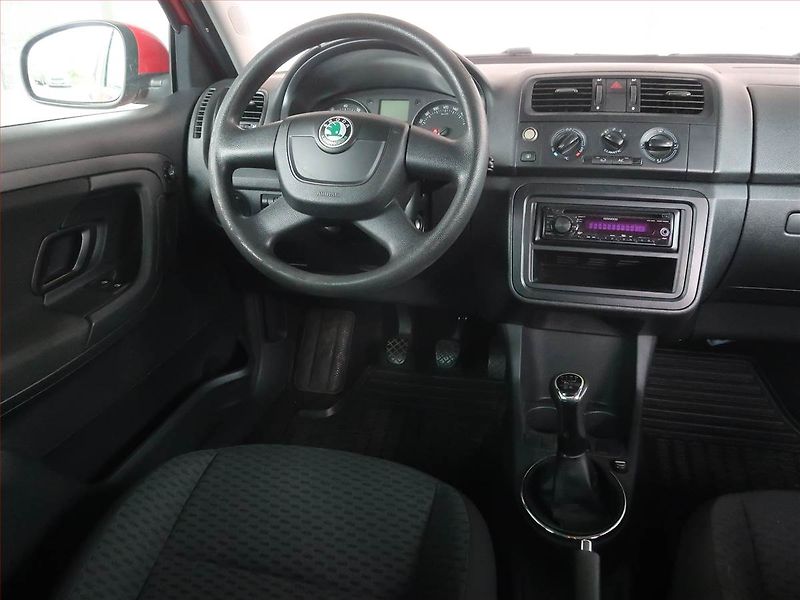 Škoda Fabia (2010) 1.2, rezervace - fotka 7 z 12