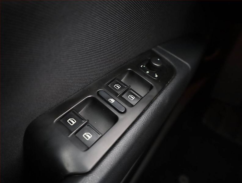 Škoda Superb (2012) 2.0 TDI, Automat, Xenony - fotka 12 z 16