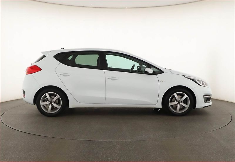 Kia Ceed (2016) 1.4 CVVT - fotka 6 z 14