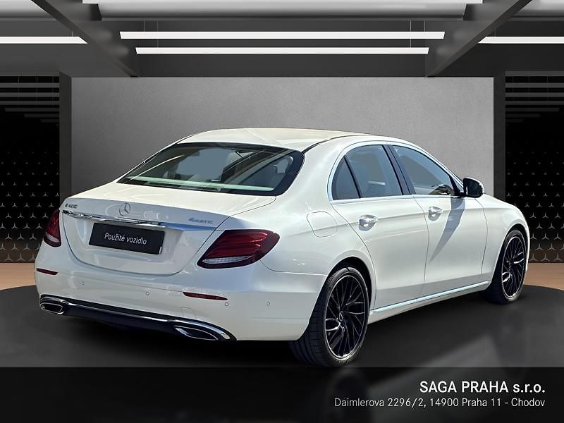 Mercedes-Benz Třídy E 400 4MATIC Avantgarde Designo - fotka 4 z 18