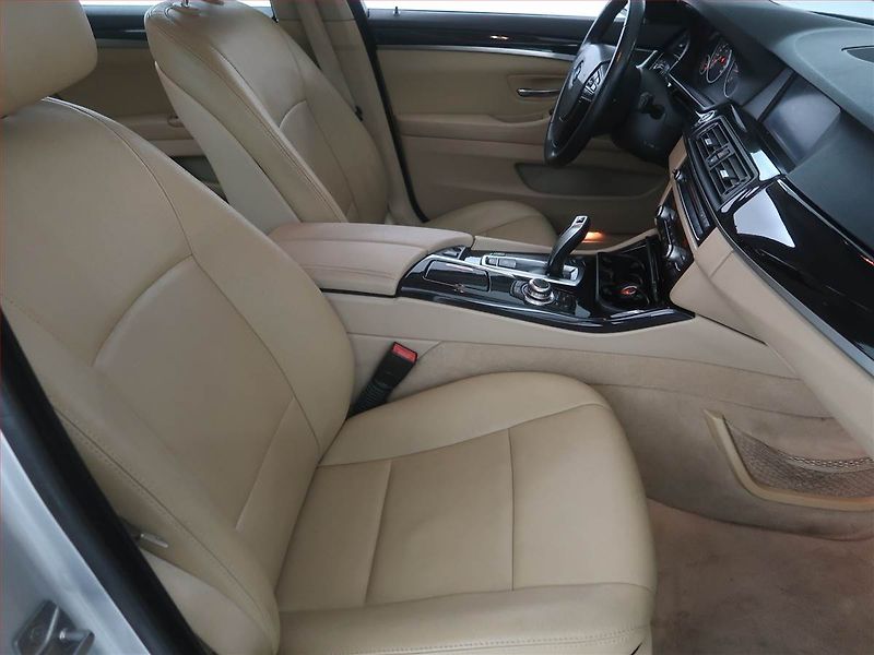 BMW Řada 5 (2011) 530d, Automat, Navi, Tempomat - fotka 9 z 22