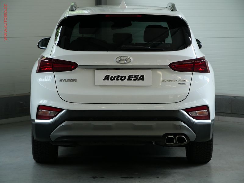 Hyundai Santa Fe (2019) 2.2 CRDi 4x4, 7míst, AT, LED - fotka 5 z 25