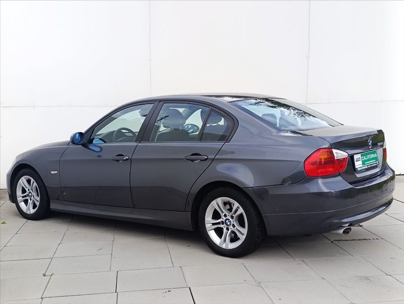 BMW Řada 3 2,0 d 130kW Aut.klima Tempomat - fotka 11 z 30
