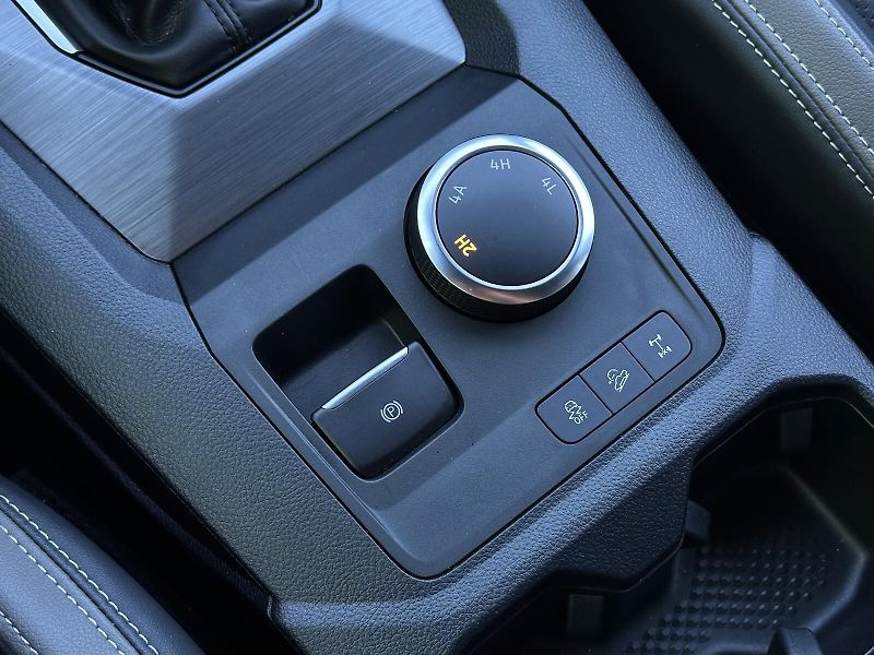 Volkswagen Amarok 3.0TDi V6 4x4 10AT Aventura 24 - fotka 38 z 45