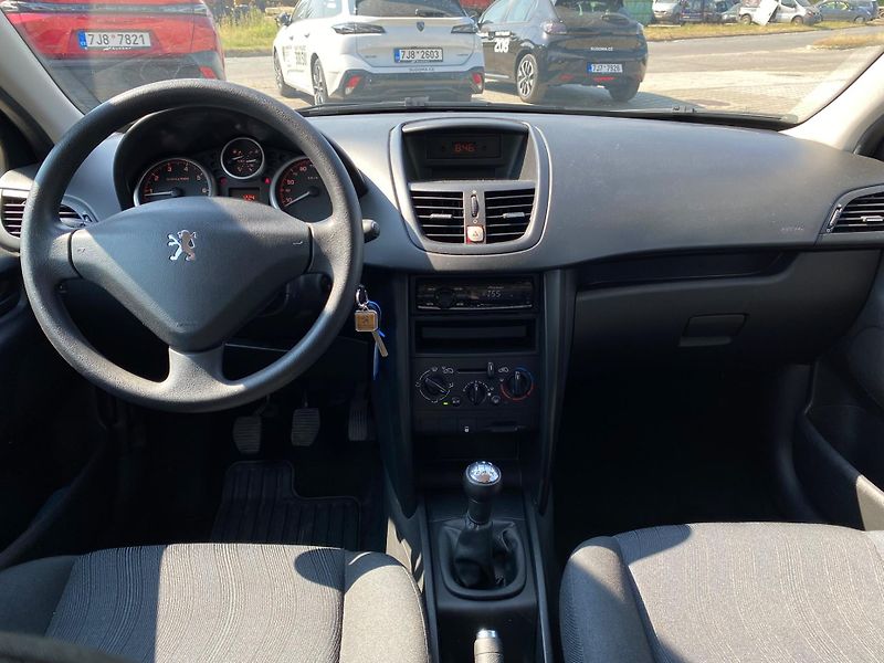 Peugeot 207 (2008) 1.4, Klimatizace - fotka 14 z 19
