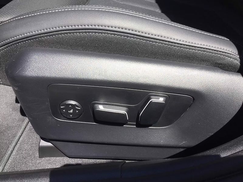 BMW i5 xDrive40 M-Sport Pro Pano HuD - fotka 13 z 19