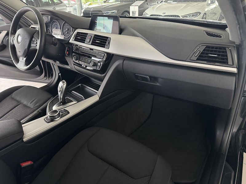 BMW Řada 3 320d 140kW*AUT*LED*Nav*El.Kufr - fotka 11 z 33