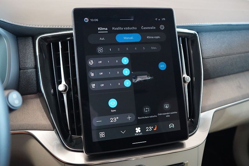 Volvo XC90 B5 PLUS Bright Vzduch, 360° - fotka 27 z 50