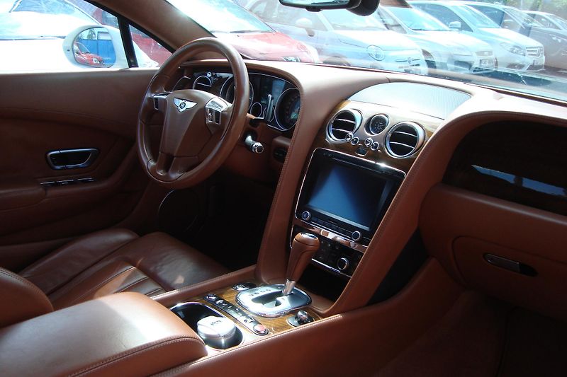 Bentley Continental GT (2013) V8 Twin Turbo - fotka 22 z 40