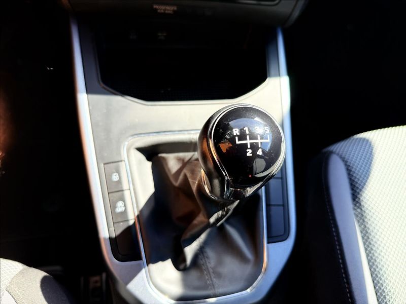 Seat Arona 1,0 TSi STYLE - fotka 15 z 32
