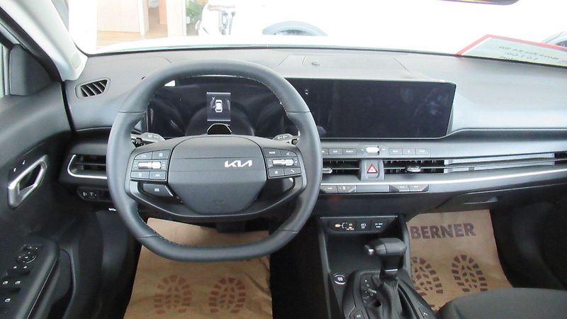 Kia K4 (2026) 1,6 T-GDi GPF 7DCT SPIN 110 KW - fotka 4 z 5