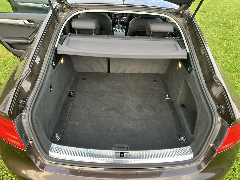 Audi A5 2.0TDI 100KW,TZ,DIGI,XENONY - fotka 16 z 49