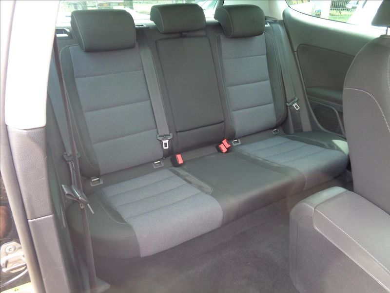 Volkswagen Golf (2011) 1,2 - fotka 13 z 19
