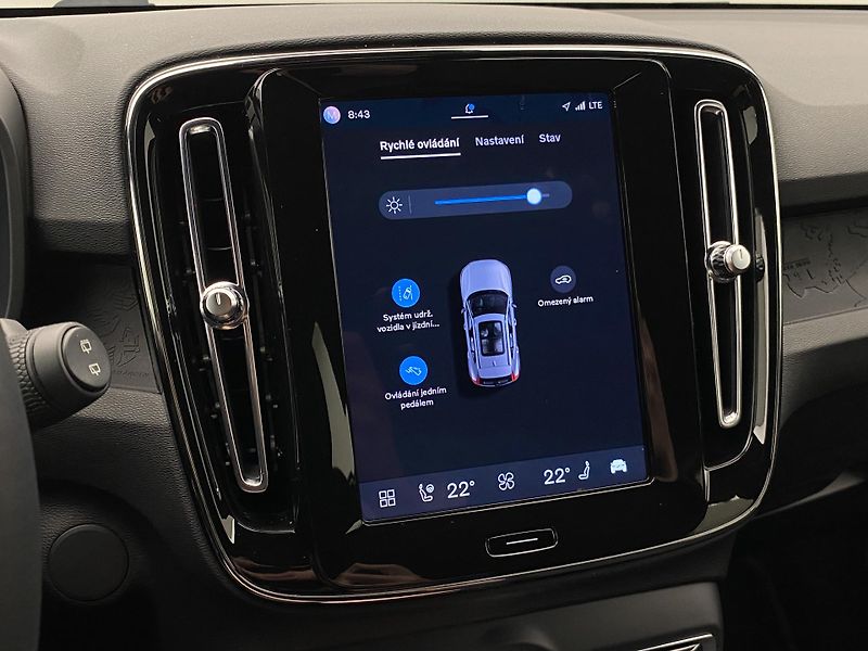 Volvo XC40 PURE ELECTRIC RECHARGE PLUS CZ - fotka 40 z 52