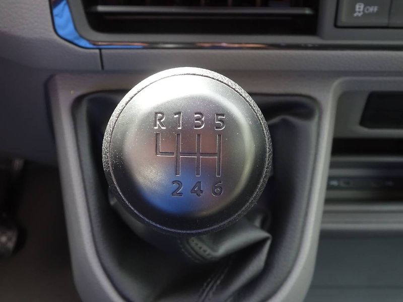 Volkswagen Crafter (2026) SKŘÍŇ Plus 35 130KW 6G FWD SR - fotka 20 z 27