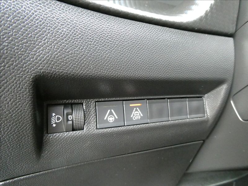 Peugeot 2008 1,2 PureTech 96kW AT8, ALLURE - fotka 39 z 49