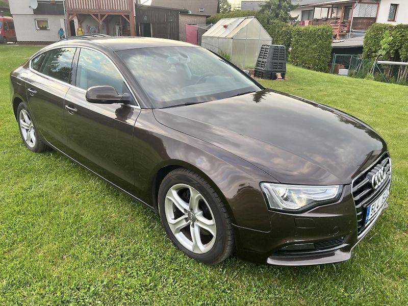 Audi A5 2.0TDI 100KW,TZ,DIGI,XENONY - fotka 9 z 49
