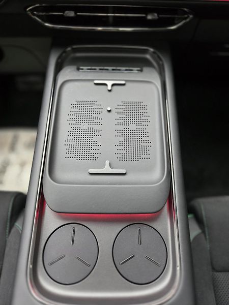 Voyah FREE 318 REV (2025) REV 318 AWD Hybrid - fotka 16 z 17