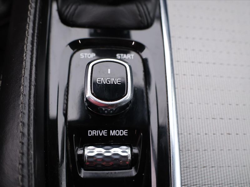 Volvo XC90 2,0 D 165 kW Inscription CZ - fotka 19 z 27