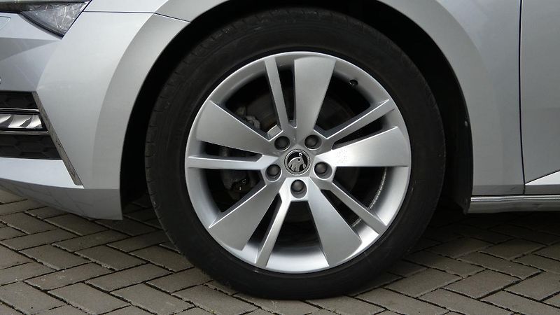 Škoda Superb 1.4 TSI iV Ambition DSG - fotka 25 z 26