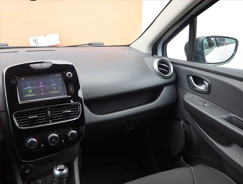 Renault Clio (2017) 1.2 TCe, Navi, Tempomat - fotka 8 z 17