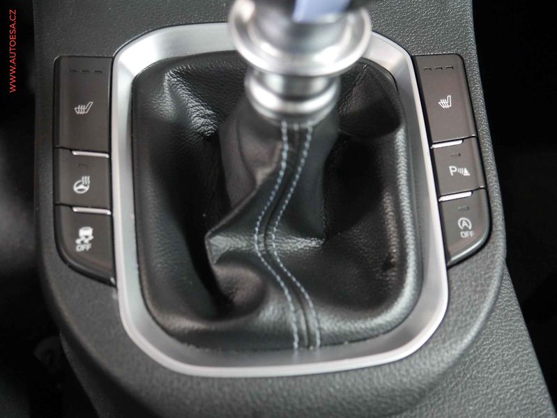 Hyundai i30 (2018) 2.0T-GDi, 1.maj, LED, navi - fotka 16 z 20