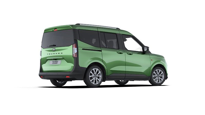 Ford Tourneo Courier (2026) Titanium, Tourneo, 1.0 EcoBoos - fotka 3 z 9
