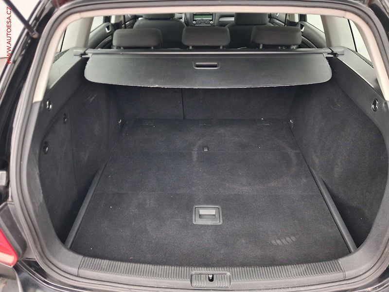 Volkswagen Golf (2011) 1.2 TSi, ČR, AC, temp - fotka 7 z 15
