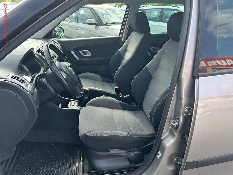 Škoda Fabia (2008) 1.2 12V, ČR, AC, park.asist - fotka 9 z 14