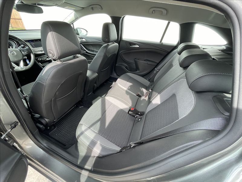 Opel Astra 1,2 Turbo Tourer Elegance ST - fotka 6 z 19