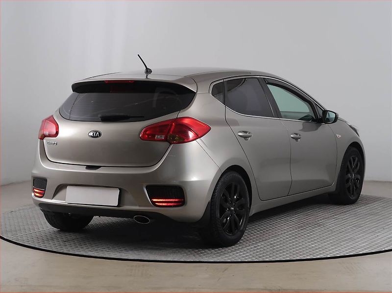 Kia Ceed (2016) 1.4 CVVT, Tempomat - fotka 5 z 15