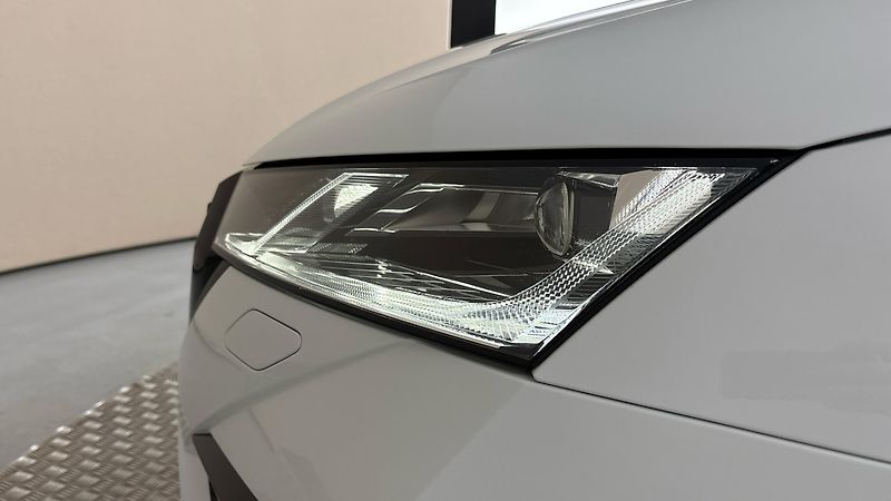 Škoda Octavia 2.0 TSI DSG RS Combi - fotka 18 z 26