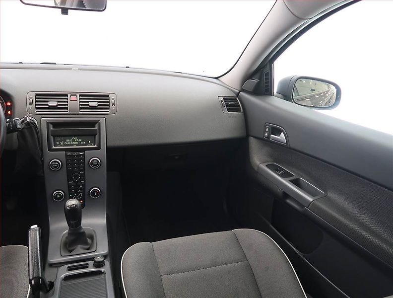 Volvo C30 (2009) 1.6 i, Serv.kniha, po STK - fotka 8 z 15
