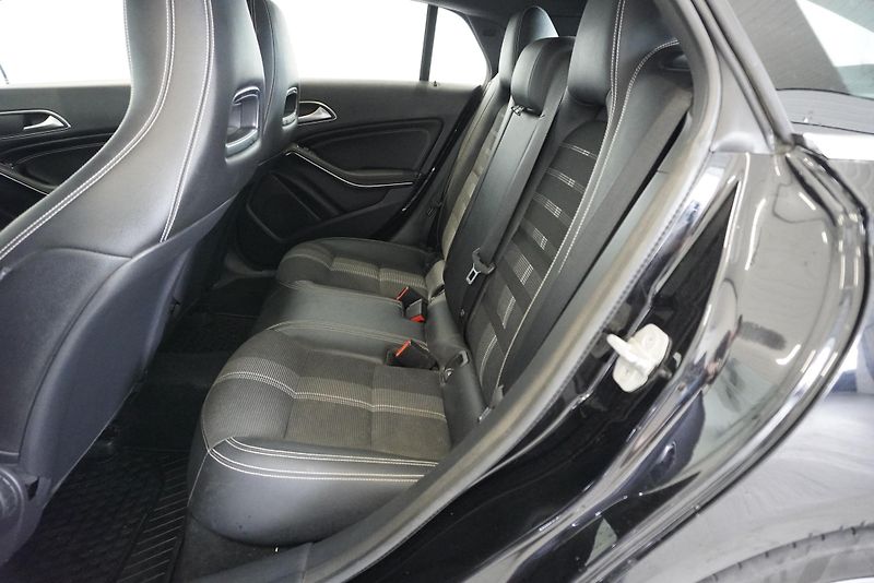Mercedes-Benz CLA 200 1.6i AUTOMAT, FACELIFT - fotka 25 z 29