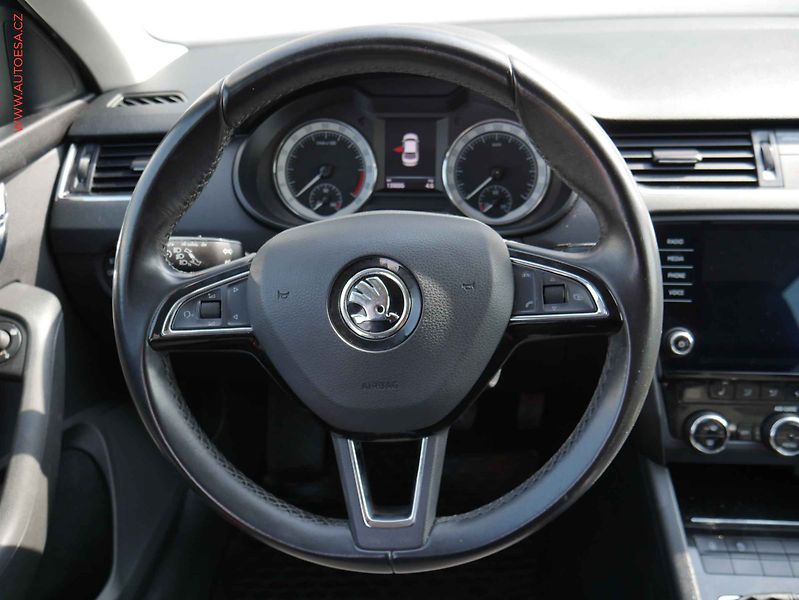 Škoda Octavia (2017) 1.6 TDi, ČR, Style, LED - fotka 13 z 20