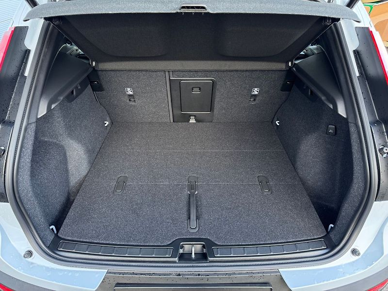 Volvo XC40 (2026) CORE B3, 360°, FULL LED - fotka 13 z 19