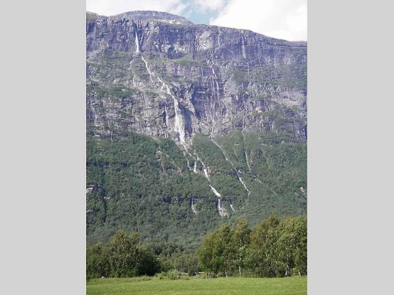 Okolí vodopádu Vinnufossen je jednou z nejkrásnějších míst Norska.