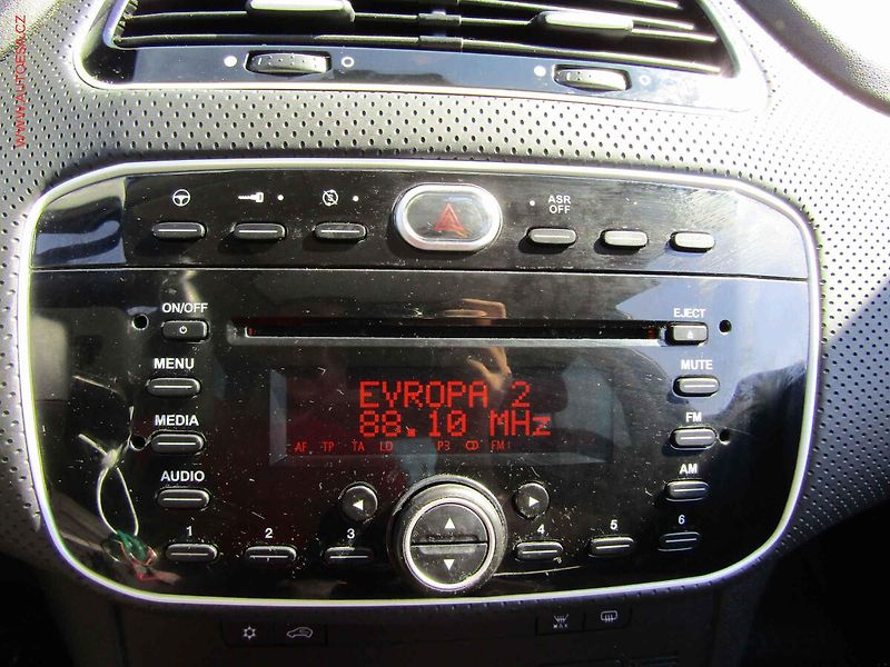 Fiat Punto Evo (2010) 1.4T, AC, výhřev sed - fotka 18 z 20