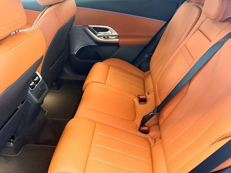 Mercedes-Benz GLC (2026) 400 4MATIC s technologií EQ - fotka 3 z 6