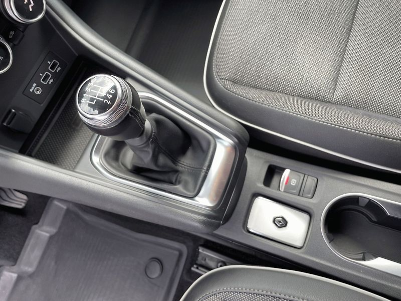 Renault Captur (2021) 1.0 TCe,67kW,Intens,1.Maj,ČR - fotka 28 z 41
