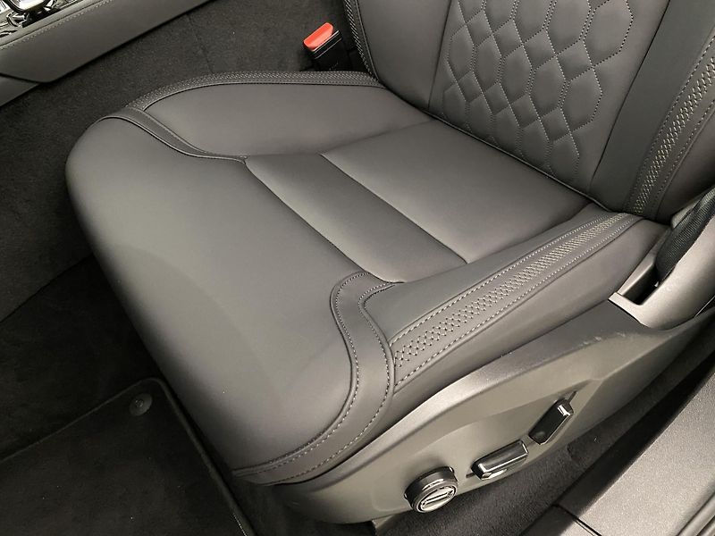 Volvo XC90 T8 AWD RECHARGE CORE AUT CZ 7m - fotka 25 z 59