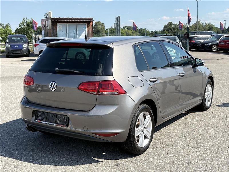 Volkswagen Golf 2,0 TDi 110kW Cup,Navi,Kamera - fotka 2 z 38