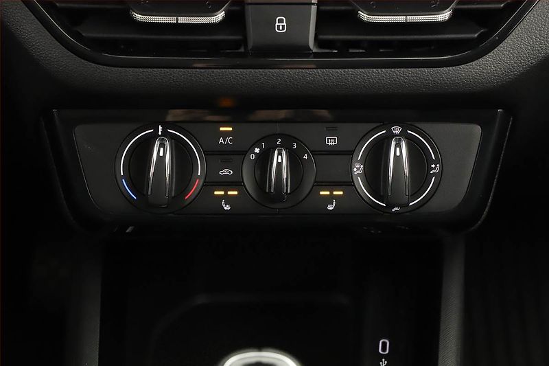 Škoda Kamiq (2025) Selection 1.0 TSI - fotka 11 z 16
