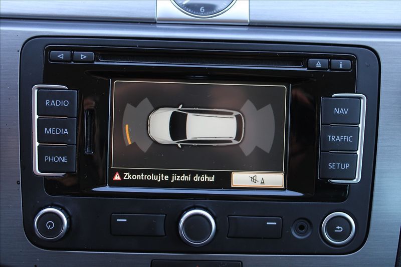 Volkswagen Passat 2,0 TDI  4x4,TAŽNÉ,NAVIGACE - fotka 14 z 29