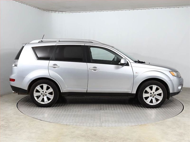 Mitsubishi Outlander (2009) 2.2 DI-D, 4X4, 7 míst, Navi - fotka 6 z 22