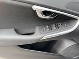 Volvo V40 (2014) 1.6 D, AC, tempo, park.čidla - náhled 11