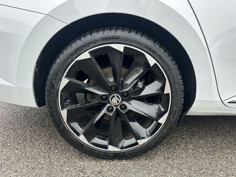 Škoda Superb (2021) 1.5 TSI Sportline - fotka 28 z 29