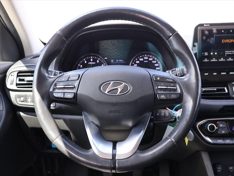 Hyundai i30 1,5 T-GDI 117kW Family Smart - fotka 19 z 33