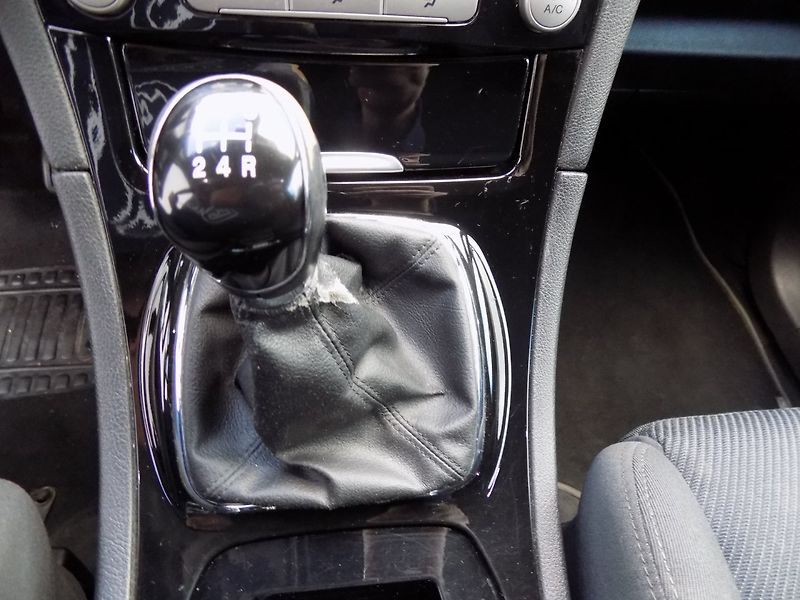 Ford S-MAX (2010) 2.0i/ČR/Klimatizace/LED/ - fotka 30 z 35