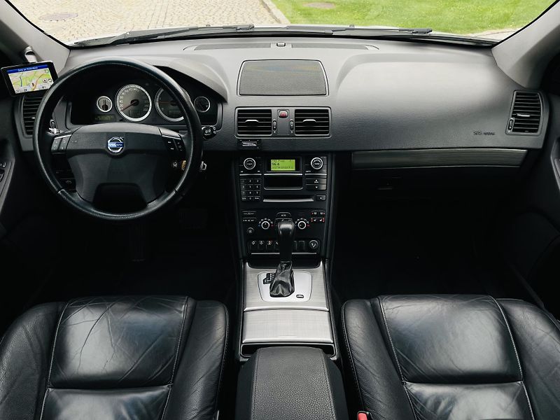 Volvo XC90 2.4D5 4x4 AUT VÝHŘEV SENZORY - fotka 23 z 40
